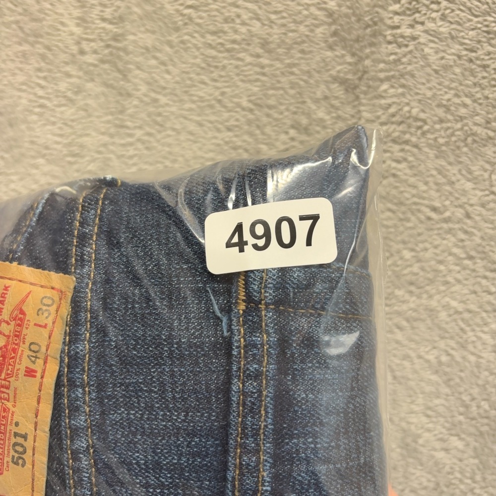 Levis 501 Jeans Mens 40X30 Blue Original Straight Button Fly Dark Faded Denim - Picture 16 of 16